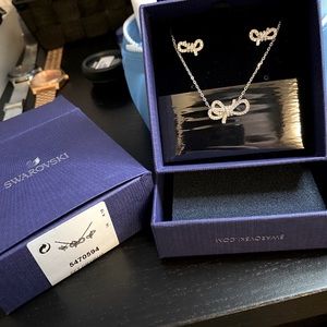Swarovski lifelong bow set (brand new)